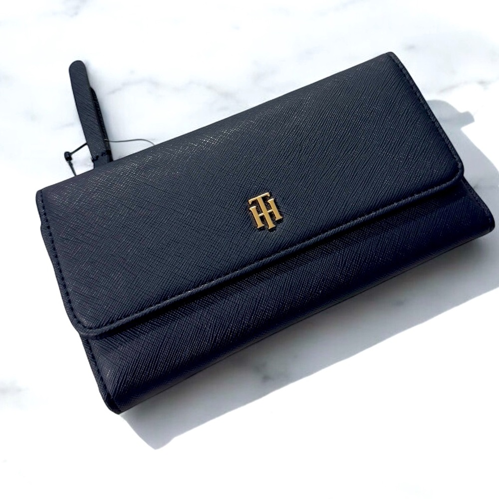 TOMMY HILFIGER WALLET NWT